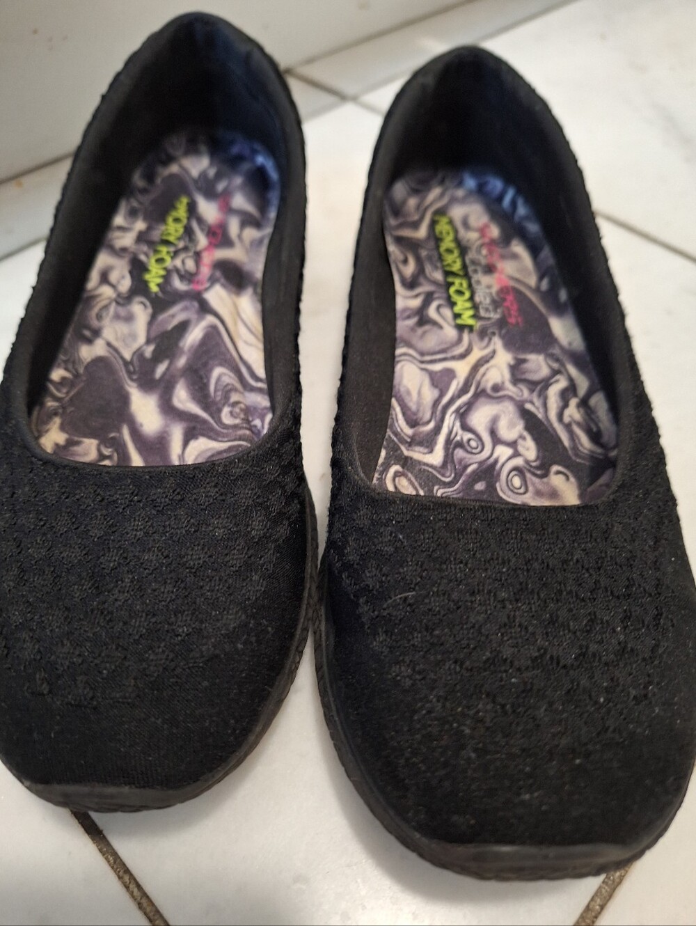 Sketchers Sz 7 Memory Foam Black Flat Slip-ons Sneakers